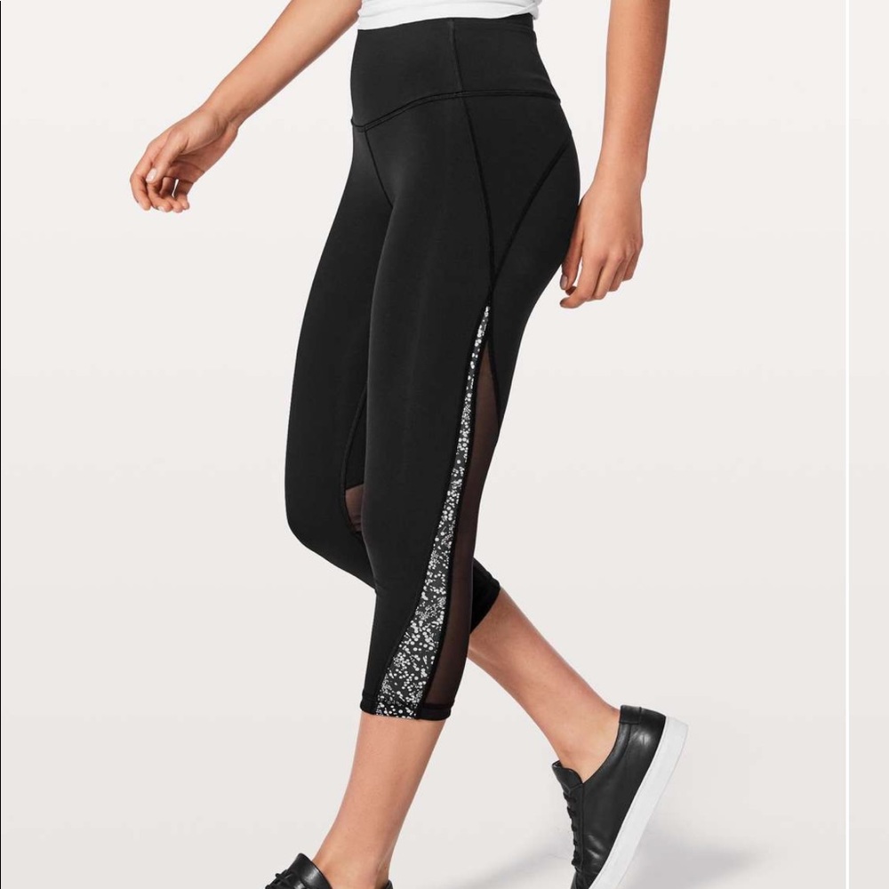 Lululemon Mix & Mesh Crop 21”